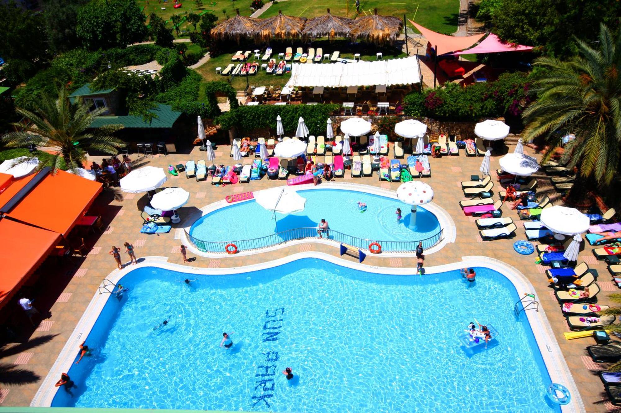 Suite Pool View,1279970953:JPEG