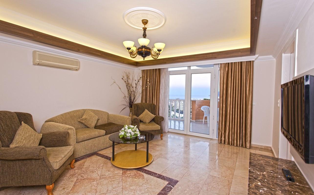 Family Room,672778104:JPEG